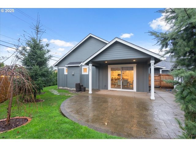 14249 HOLCOMB Blvd, Oregon City, OR 97045