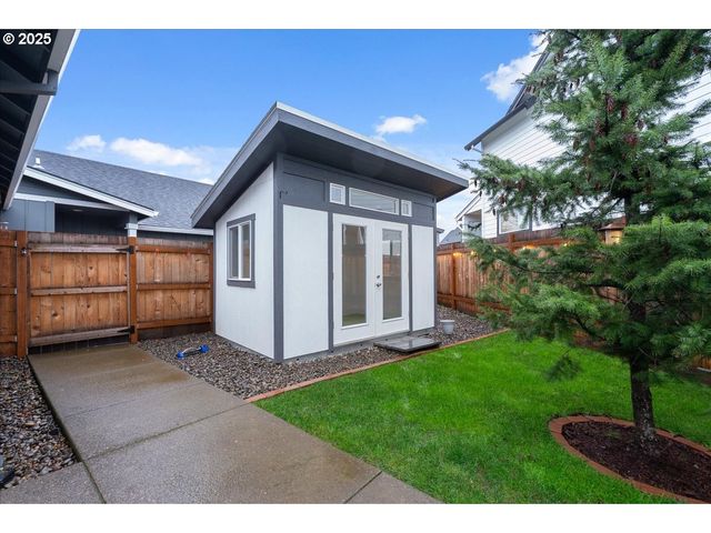 14249 HOLCOMB Blvd, Oregon City, OR 97045