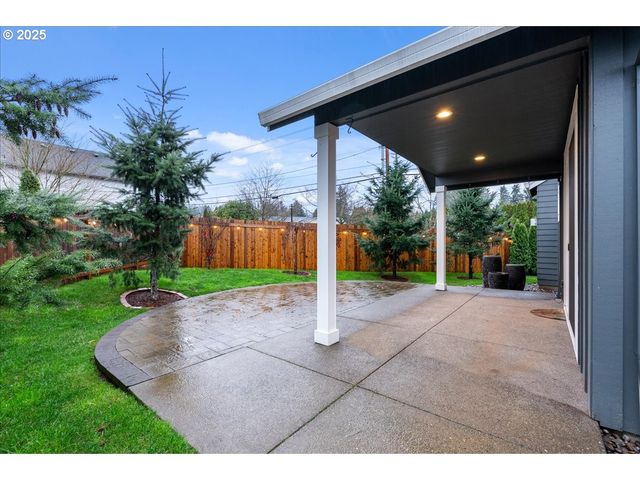 14249 HOLCOMB Blvd, Oregon City, OR 97045