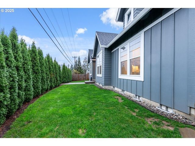 14249 HOLCOMB Blvd, Oregon City, OR 97045