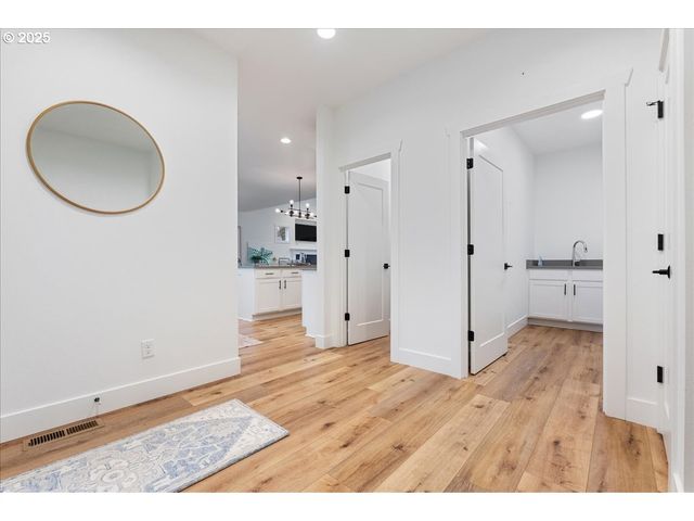 14249 HOLCOMB Blvd, Oregon City, OR 97045