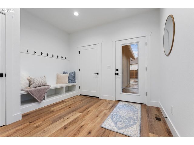 14249 HOLCOMB Blvd, Oregon City, OR 97045