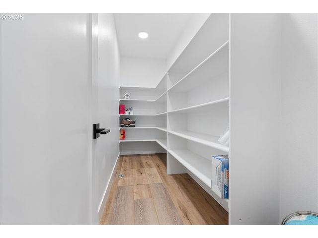 14249 HOLCOMB Blvd, Oregon City, OR 97045