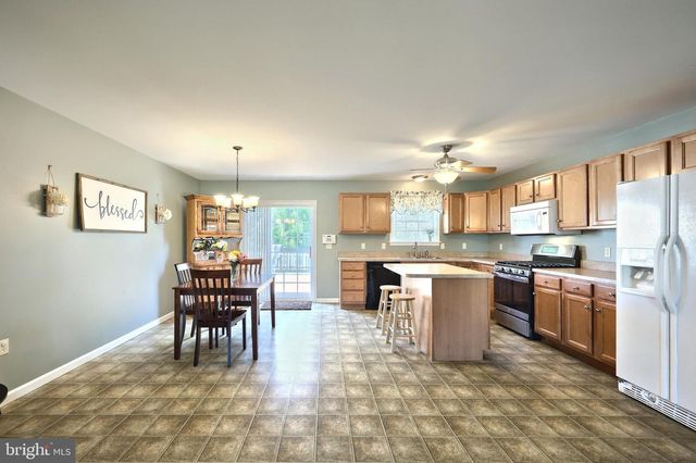 115 AUSTIN DR, Mount Wolf, PA 17347