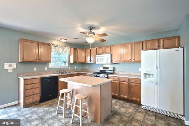 115 AUSTIN DR, Mount Wolf, PA 17347