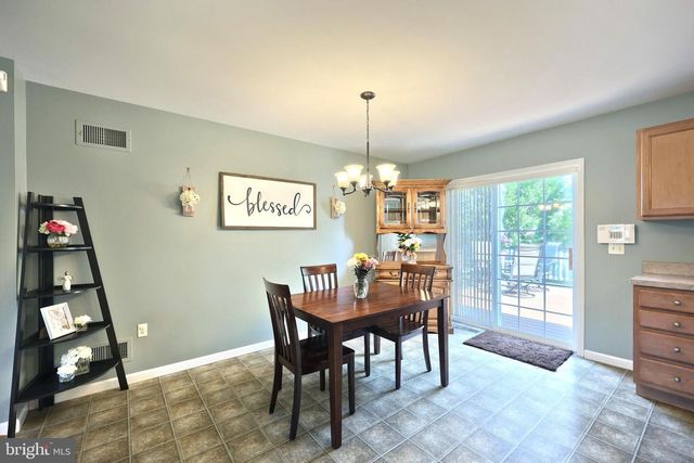 115 AUSTIN DR, Mount Wolf, PA 17347