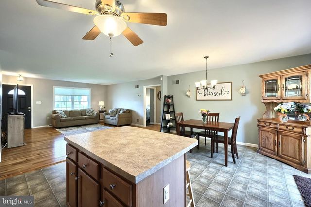 115 AUSTIN DR, Mount Wolf, PA 17347
