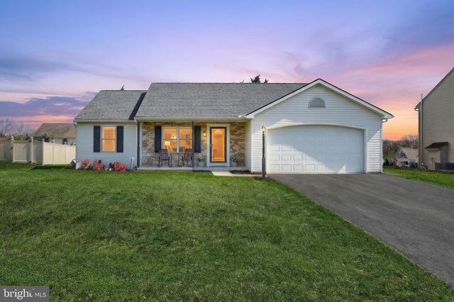 115 AUSTIN DR, Mount Wolf, PA 17347