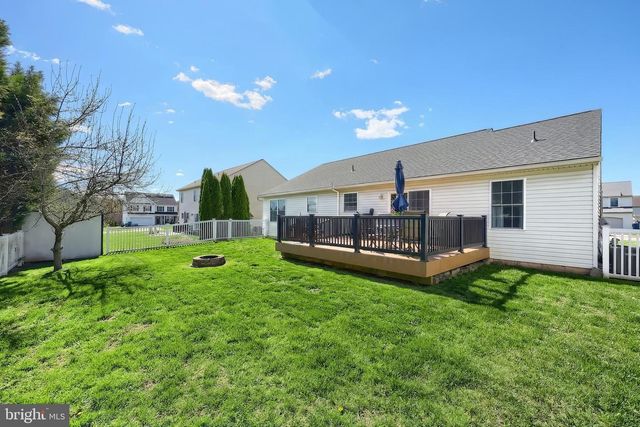 115 AUSTIN DR, Mount Wolf, PA 17347