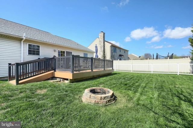 115 AUSTIN DR, Mount Wolf, PA 17347