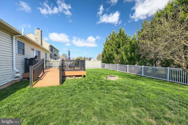 115 AUSTIN DR, Mount Wolf, PA 17347