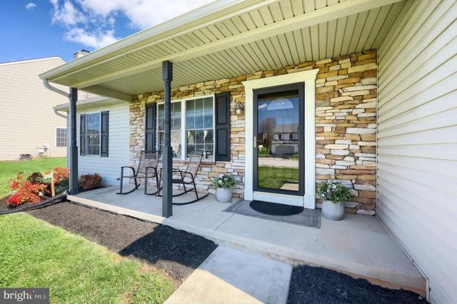 115 AUSTIN DR, Mount Wolf, PA 17347