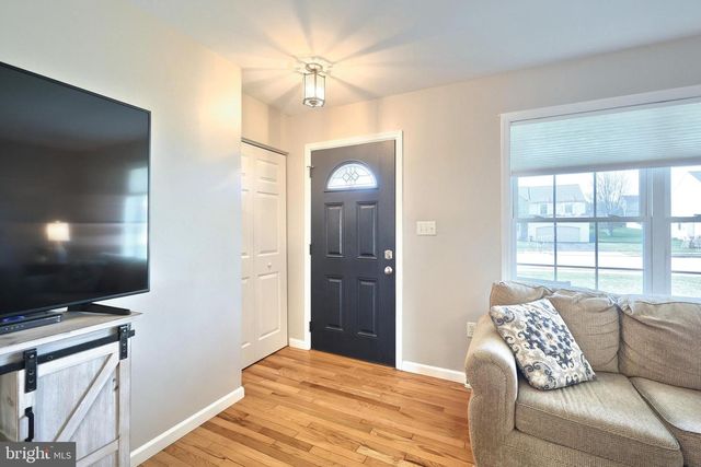 115 AUSTIN DR, Mount Wolf, PA 17347