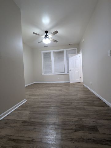 8209 S Coles Avenue, Chicago, IL 60617