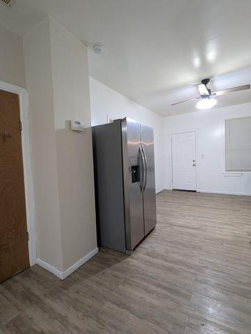 8209 S Coles Avenue, Chicago, IL 60617