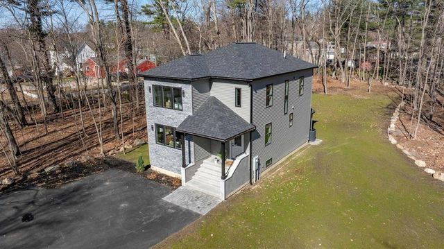 9 Trues Parkway, Sandown, NH 03873