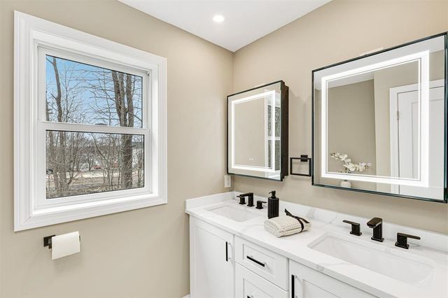 9 Trues Parkway, Sandown, NH 03873