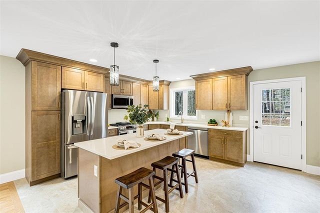 9 Trues Parkway, Sandown, NH 03873