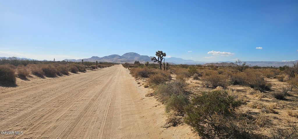 Dalton Avenue, Mojave, CA 93501