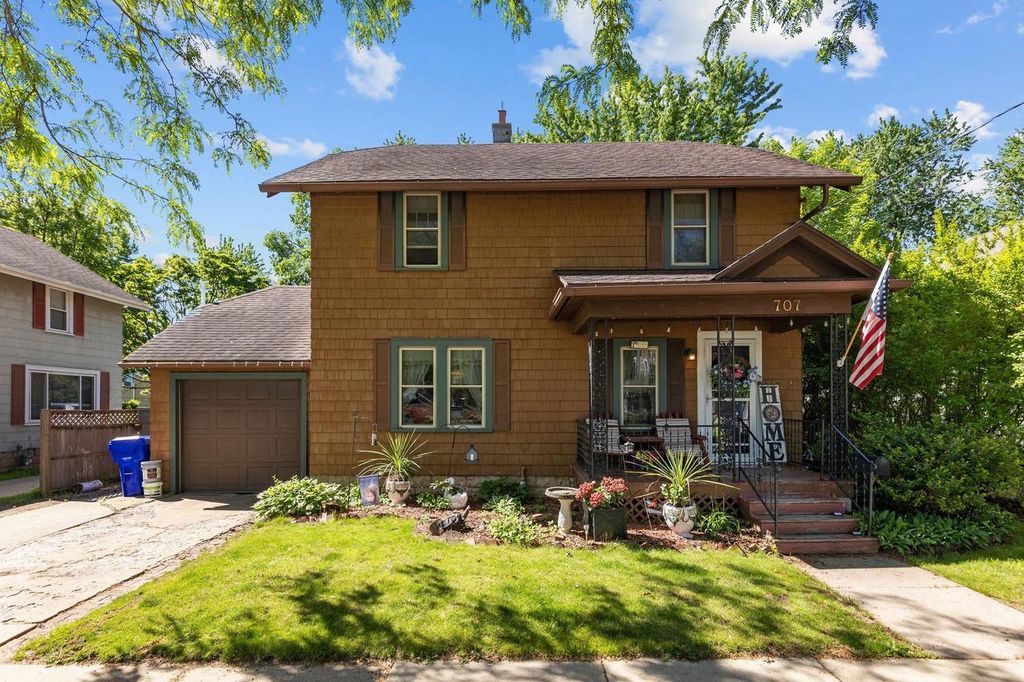 707 E BREWSTER STREET, Appleton, WI 54911