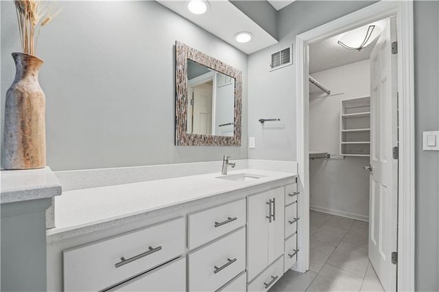 11728 W 108th Circle, Overland Park, KS 66210
