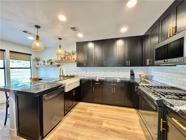 5269 Crooked Valley Drive, Las Vegas, NV 89149