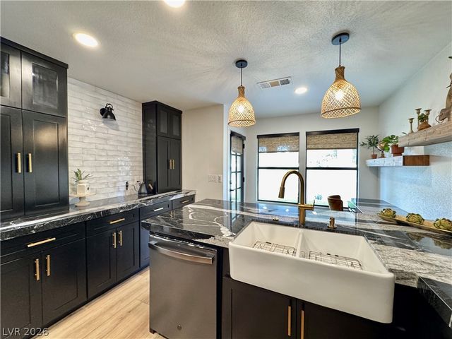 5269 Crooked Valley Drive, Las Vegas, NV 89149