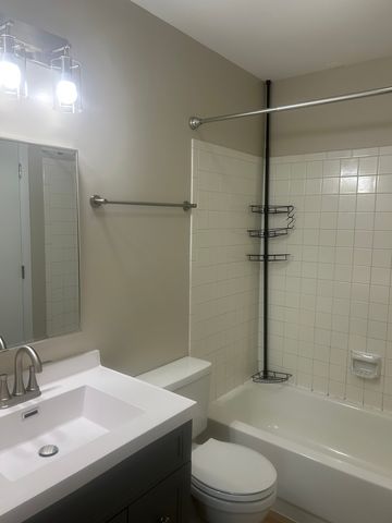 2464 Devonshire Court, Aurora, IL 60502