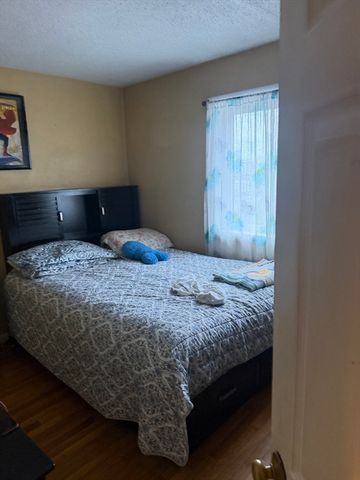 16 Everett Ave 1C, Boston, MA 02125