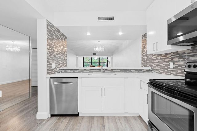 1709 Whitehall Drive 203, Davie, FL 33324