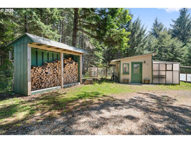 18698 CORNETT Rd, Brookings, OR 97415