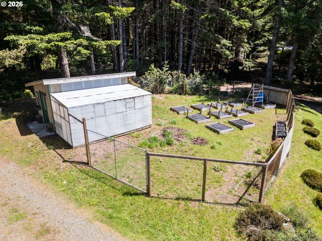 18698 CORNETT Rd, Brookings, OR 97415