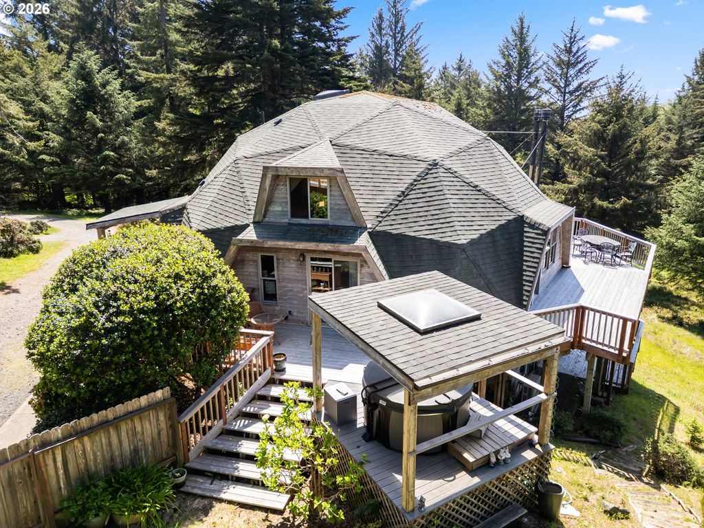 18698 CORNETT Rd, Brookings, OR 97415