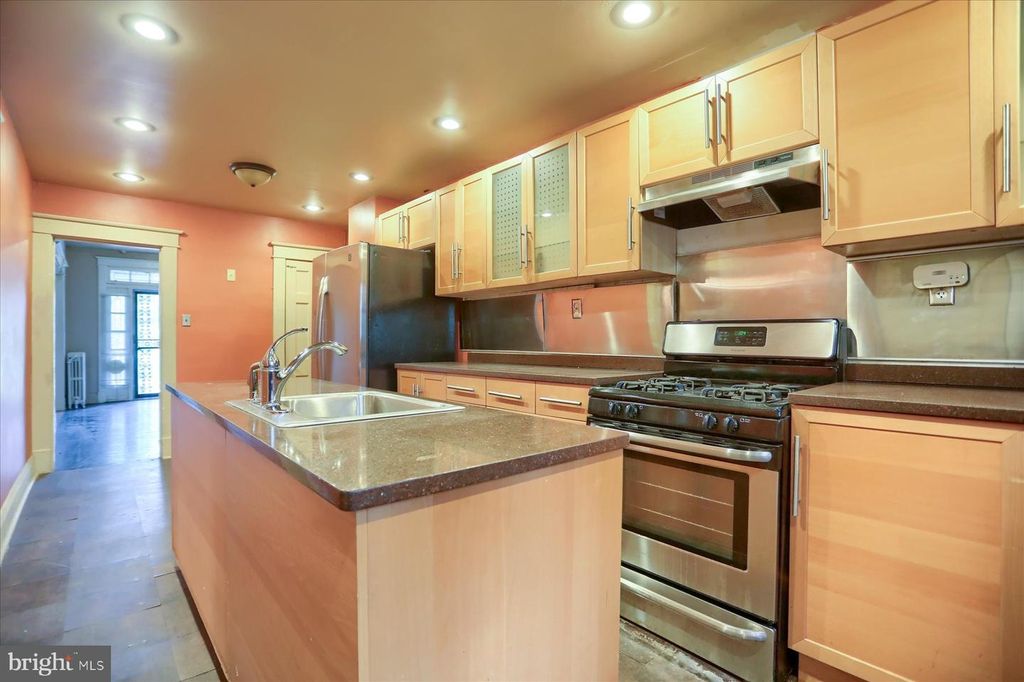 Image 12 of property listing at 2417 N PULASKI ST, Baltimore, MD 21217