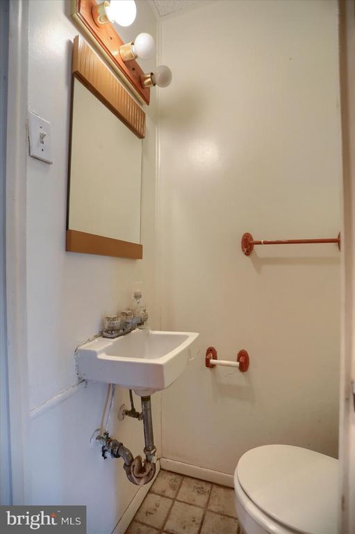 Image 27 of property listing at 2417 N PULASKI ST, Baltimore, MD 21217