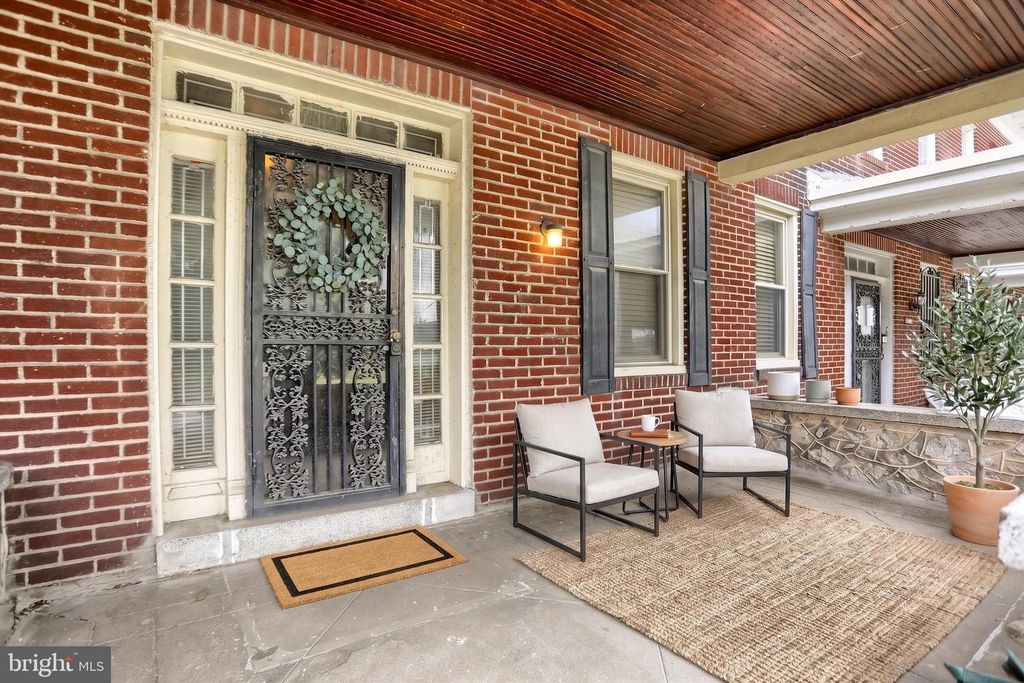Image 3 of property listing at 2417 N PULASKI ST, Baltimore, MD 21217