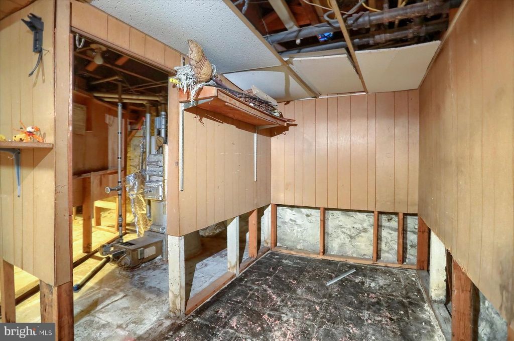 Image 38 of property listing at 2417 N PULASKI ST, Baltimore, MD 21217