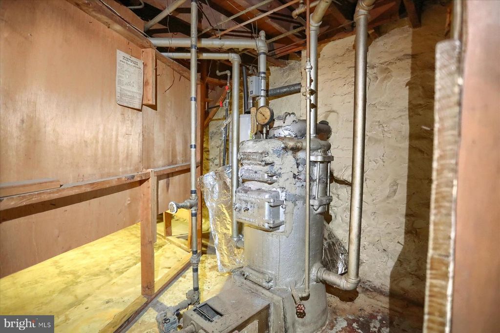 Image 39 of property listing at 2417 N PULASKI ST, Baltimore, MD 21217