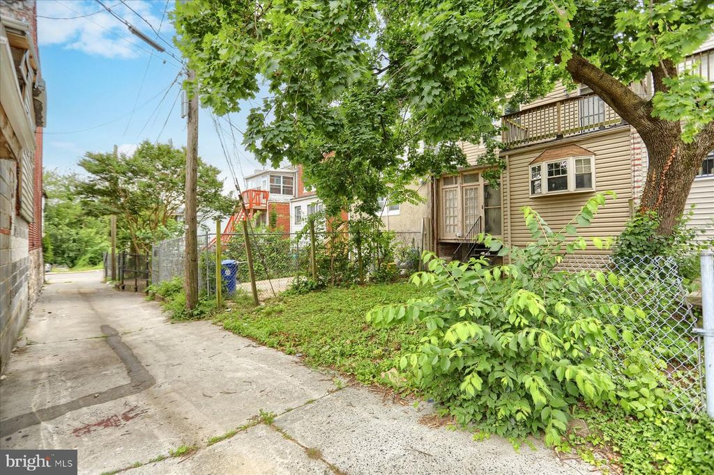 Image 43 of property listing at 2417 N PULASKI ST, Baltimore, MD 21217