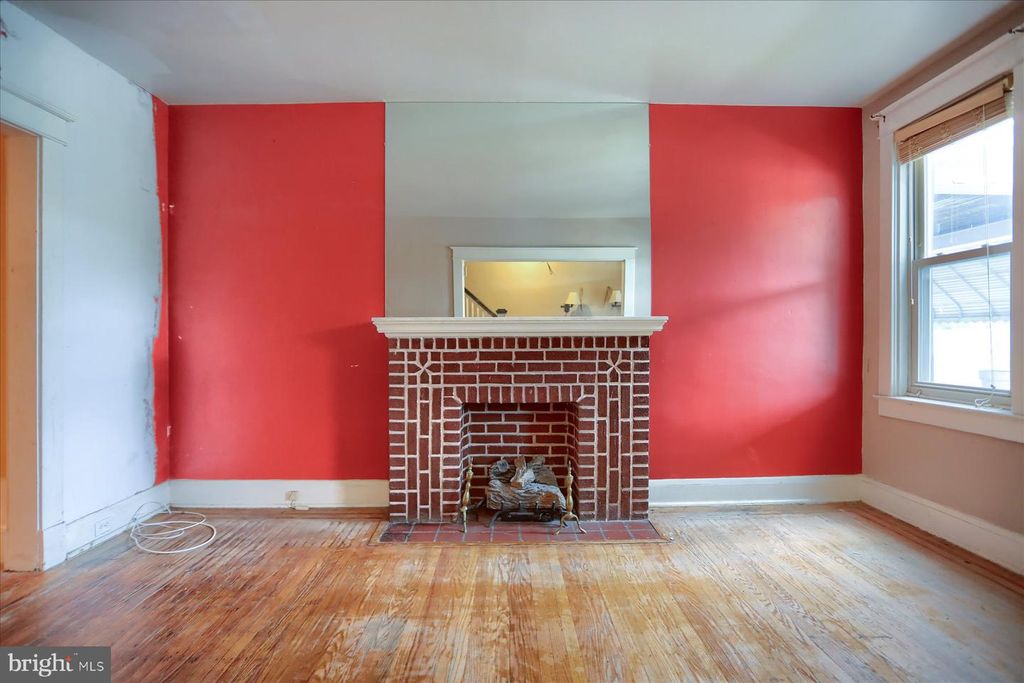 Image 8 of property listing at 2417 N PULASKI ST, Baltimore, MD 21217