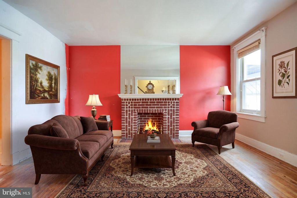Image 9 of property listing at 2417 N PULASKI ST, Baltimore, MD 21217