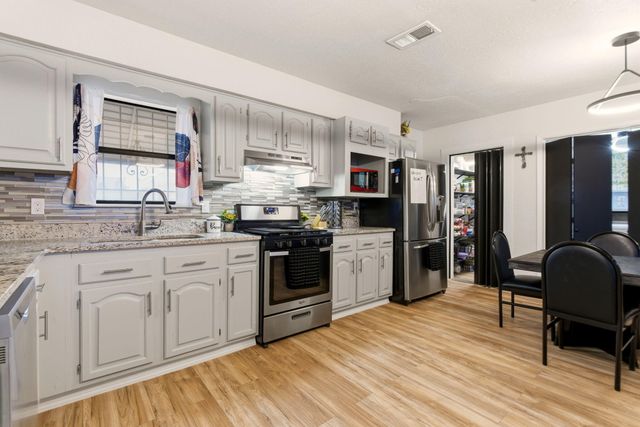 457 Loma Hermosa Drive NW, Albuquerque, NM 87105