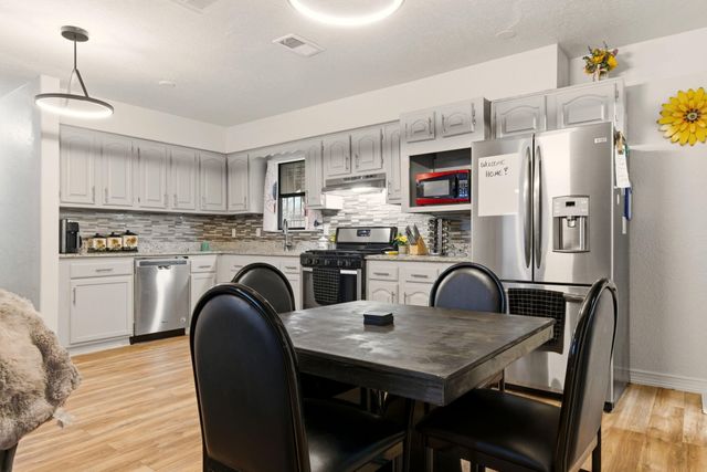 457 Loma Hermosa Drive NW, Albuquerque, NM 87105