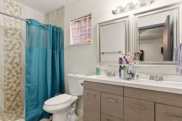 457 Loma Hermosa Drive NW, Albuquerque, NM 87105