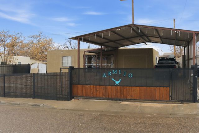 457 Loma Hermosa Drive NW, Albuquerque, NM 87105