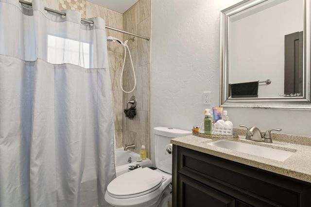 457 Loma Hermosa Drive NW, Albuquerque, NM 87105