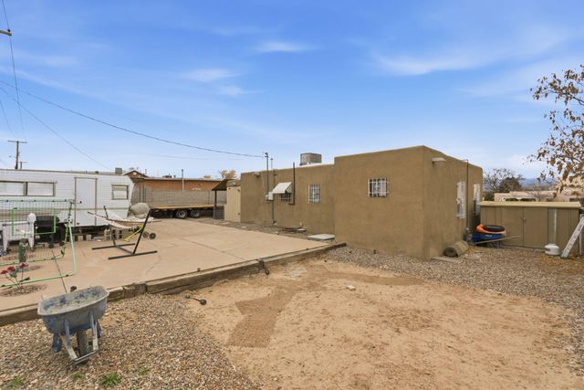 457 Loma Hermosa Drive NW, Albuquerque, NM 87105