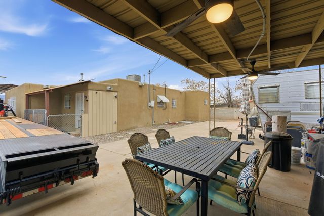 457 Loma Hermosa Drive NW, Albuquerque, NM 87105