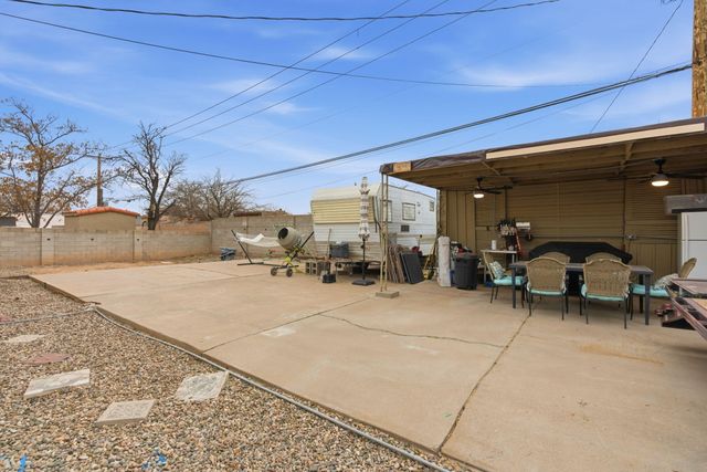 457 Loma Hermosa Drive NW, Albuquerque, NM 87105
