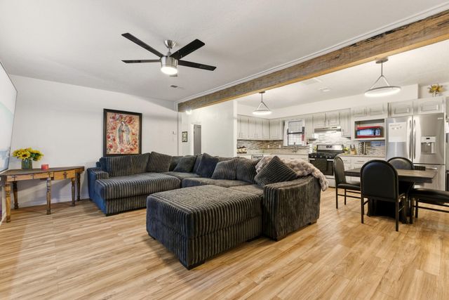 457 Loma Hermosa Drive NW, Albuquerque, NM 87105